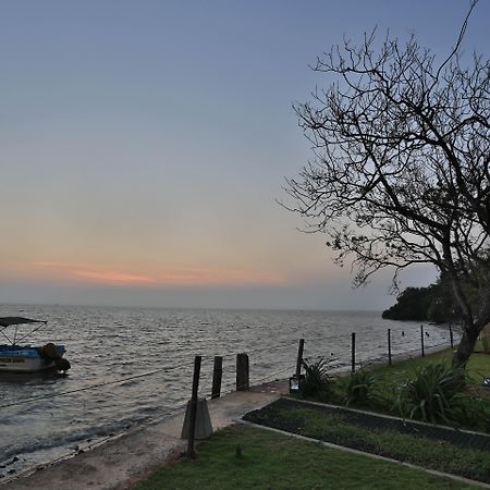 Regenta Arie Lagoon Negombo Exterior photo